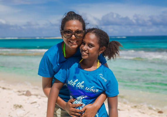 Belize's Prime Minister Dean Barrow's wife and daughter visit the Great Blue Hole. (Photo Oceana / Alex Ellis)